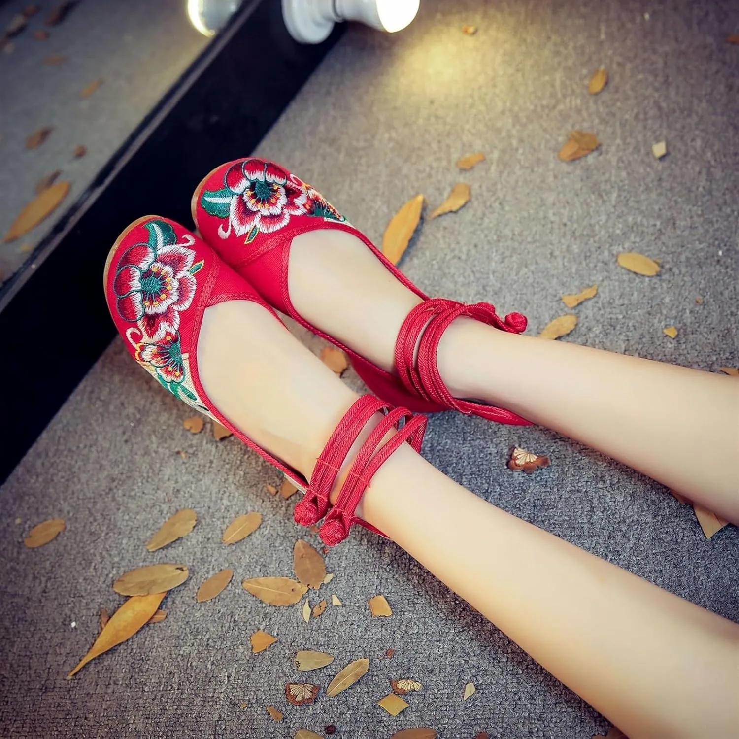 Chinese Traditional Floral Embroidered Shoes for Women Ethnic Style Round Toe Ankle Strap Canvas Sandals Handmade Mary Jane Flat Dress Loafers