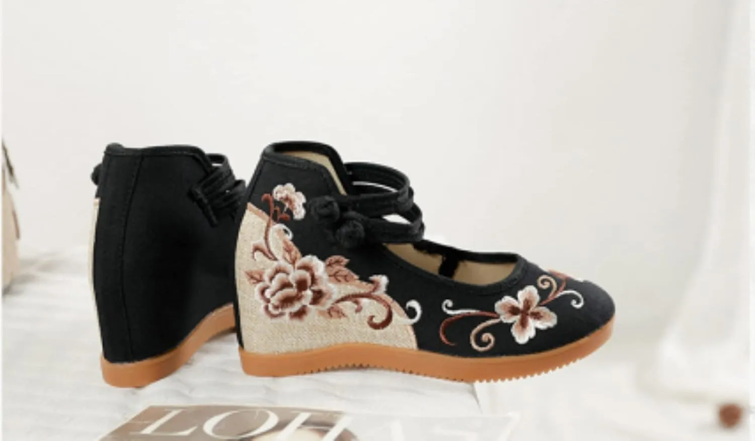 Embroidered Cloth Shoes Comfortable Round Toe Loafers Chinese Canvas Shoes Mary Jane Shoes