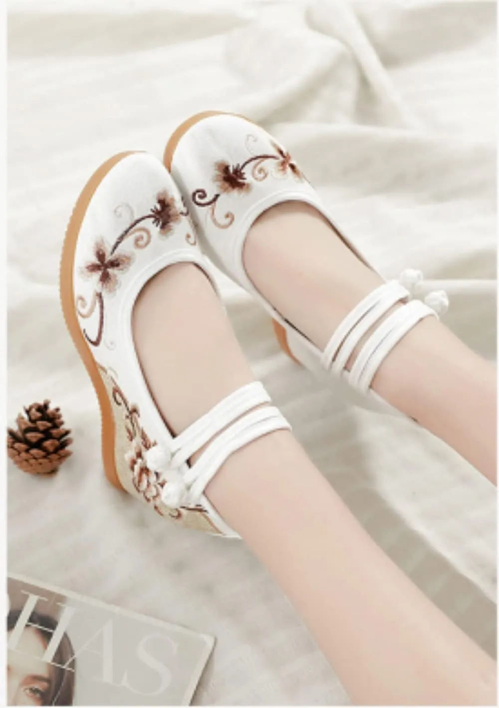 Embroidered Cloth Shoes Comfortable Round Toe Loafers Chinese Canvas Shoes Mary Jane Shoes