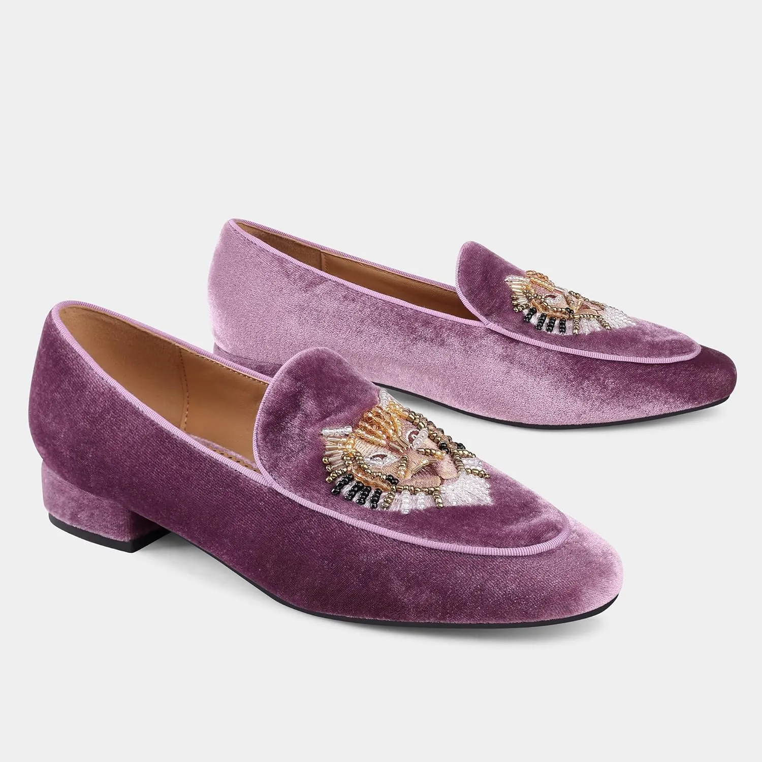 Embroidered Loafers for Women Round Toe Velvet Flats with Tiger Head Pattern
