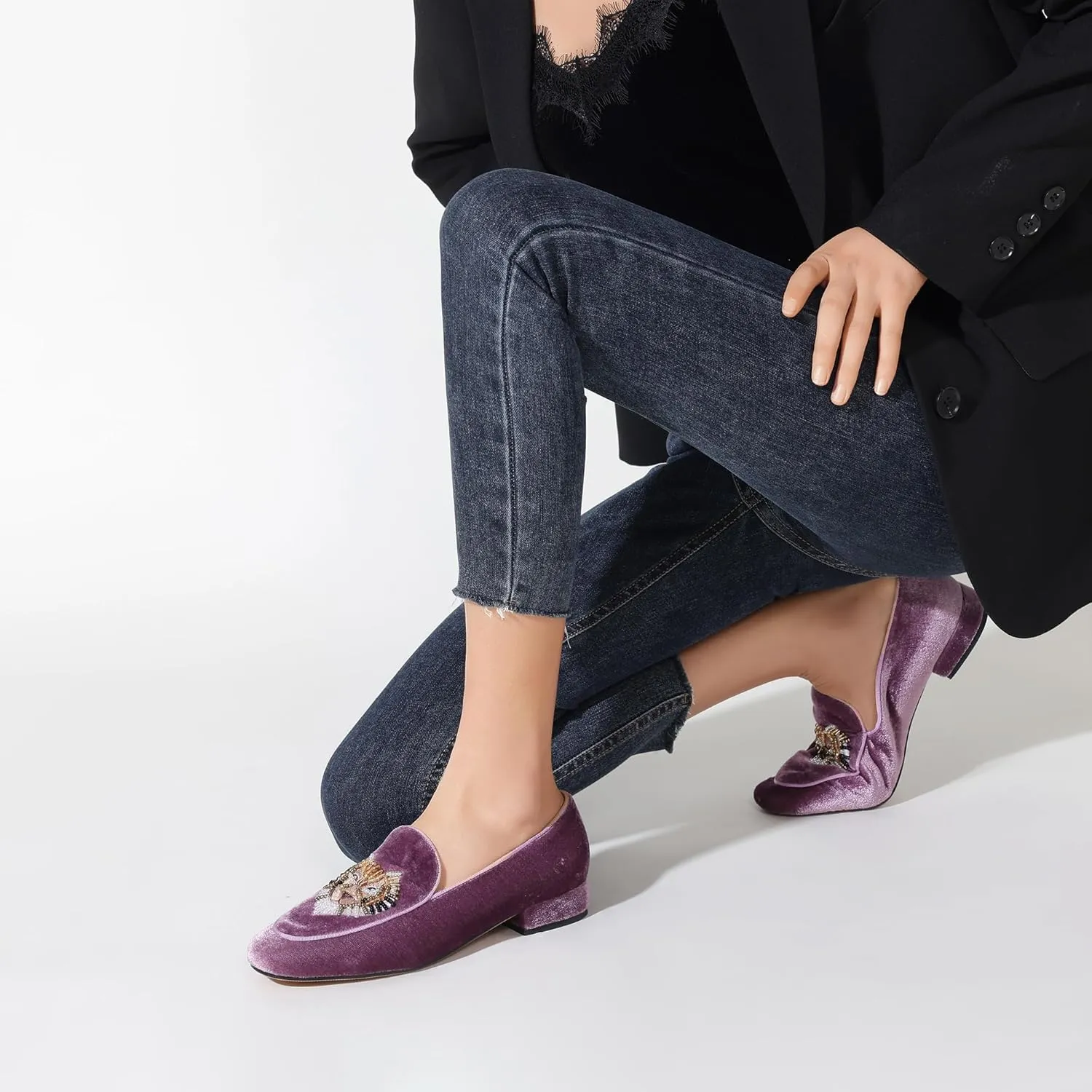 Embroidered Loafers for Women Round Toe Velvet Flats with Tiger Head Pattern