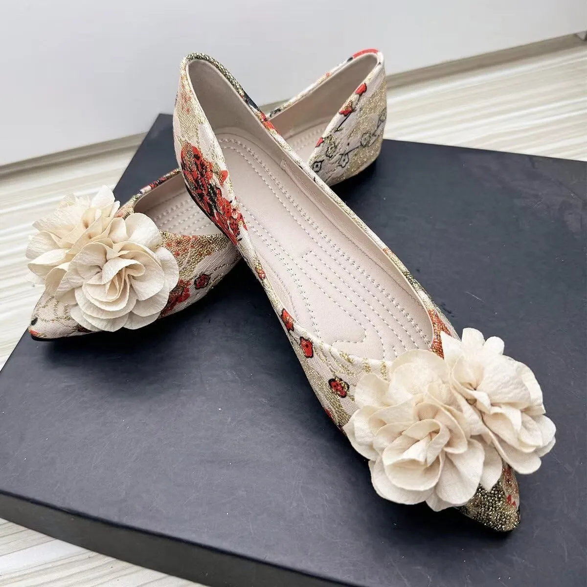 Hee grand Flats for Women Embroidery Pointed Toe Flats Flowers Decorative Dress Shoes Comfortable Slip On Ballet Flats