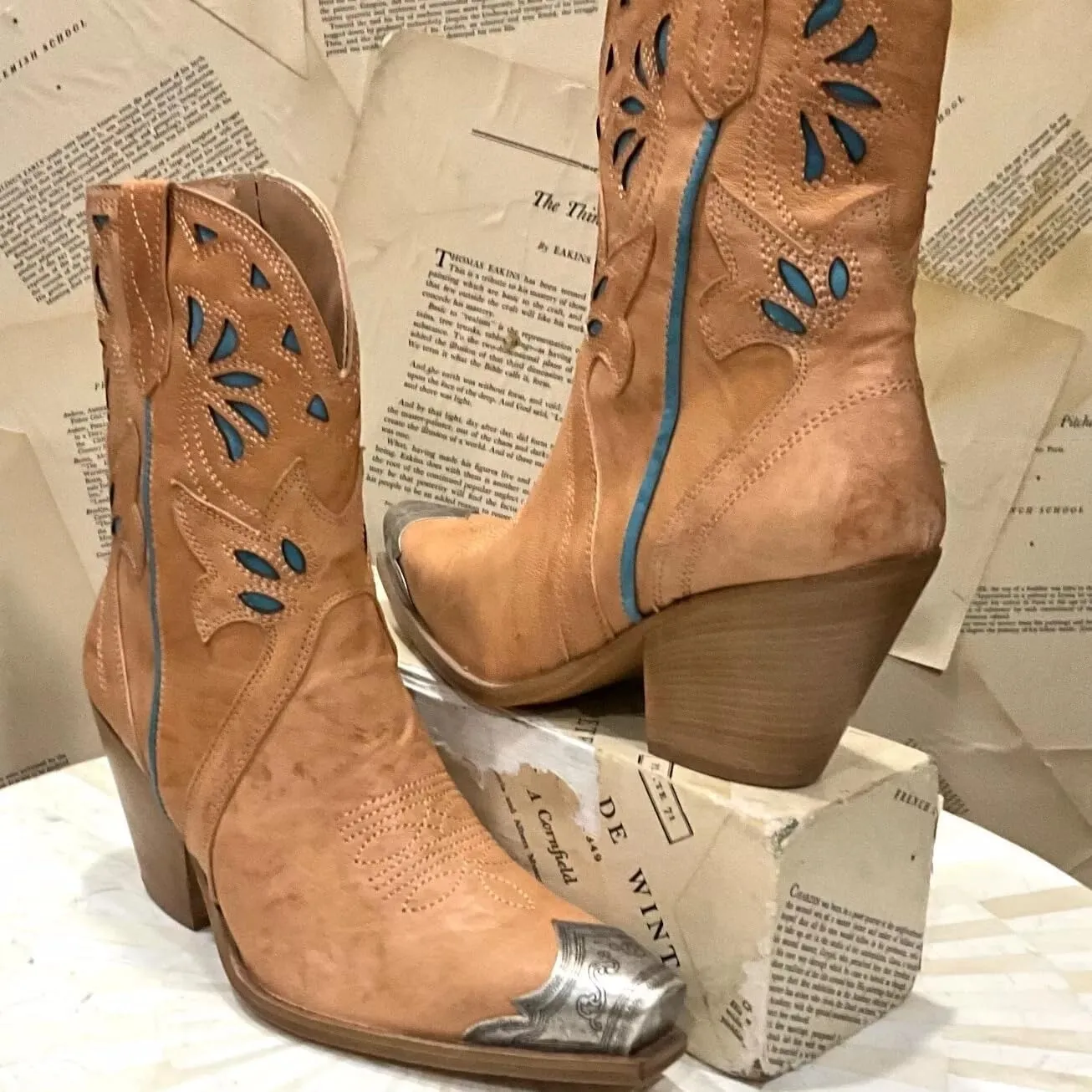 keleimusi Women's Western Cowgirl Ankle Boots Stacked Block Heel Cowboy Booties Steel Toe Heeled Short Cowboy Boots Side Zipper Western Booties for Women