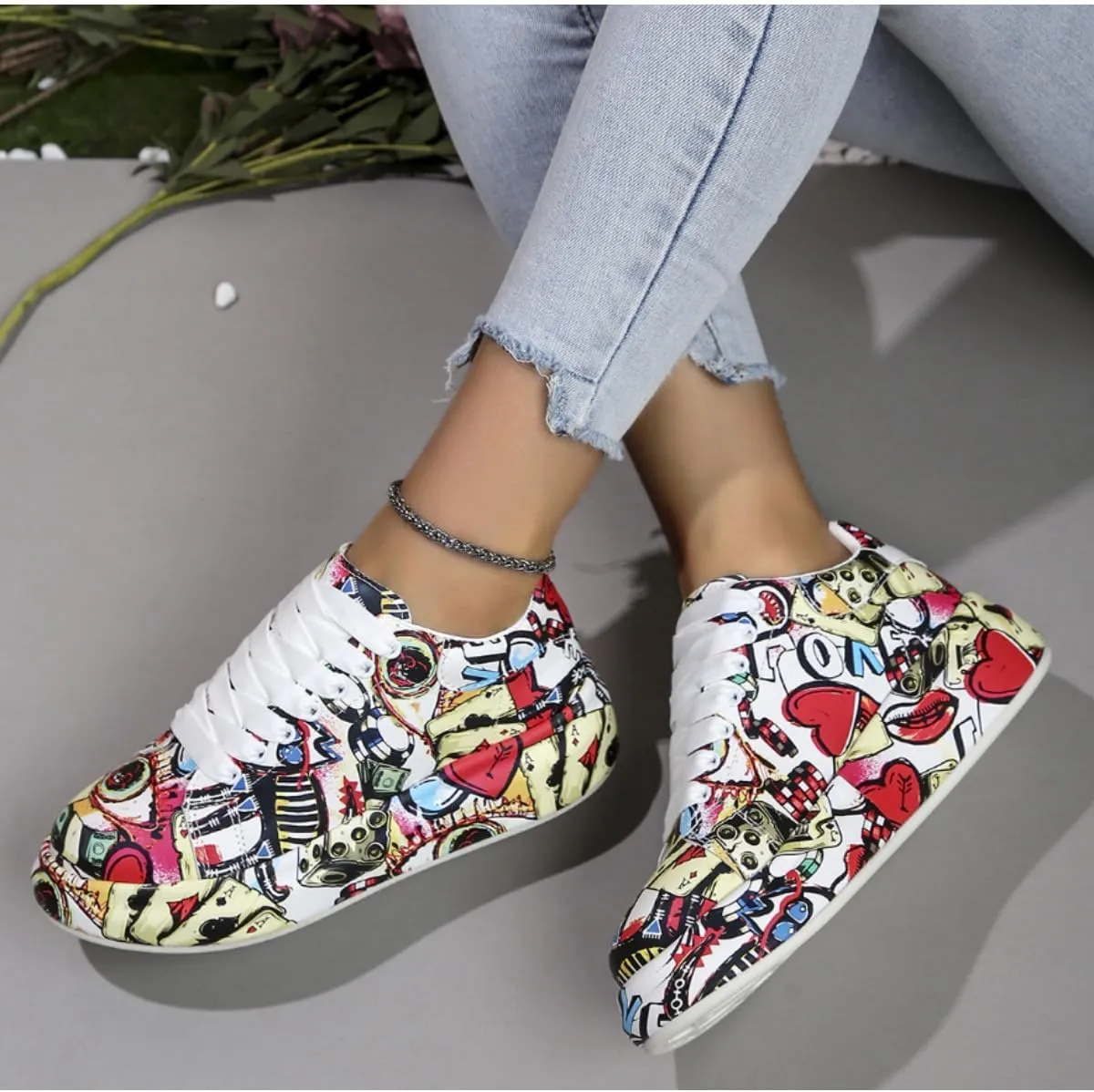 Trendy Graffiti Print Lace-Up Fashion Sneakers for Women - Comfortable Low Top Walking Shoes with Street Art Design (Black/Green/Red) - Larger Sizes are Available