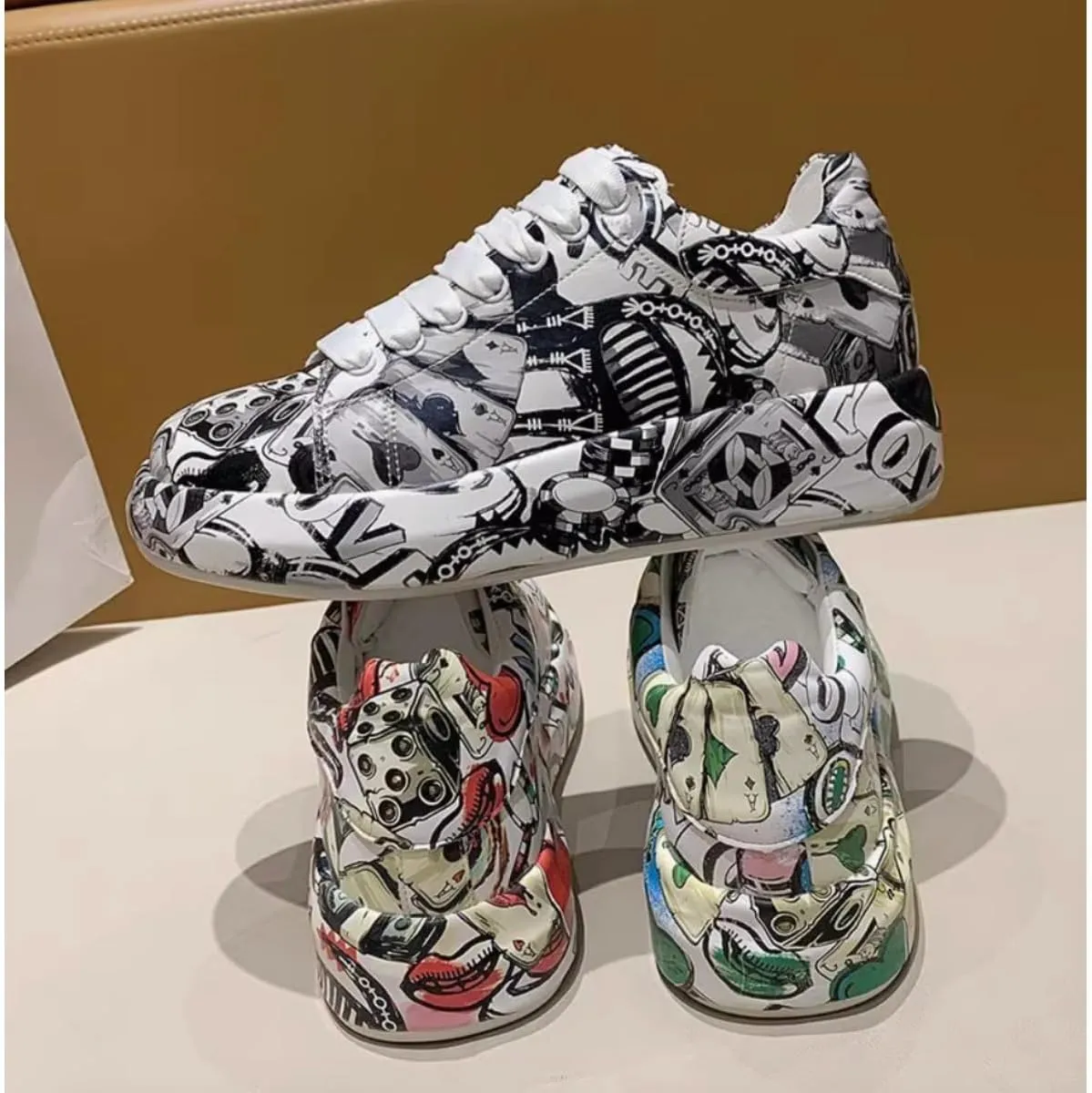 Trendy Graffiti Print Lace-Up Fashion Sneakers for Women - Comfortable Low Top Walking Shoes with Street Art Design (Black/Green/Red) - Larger Sizes are Available