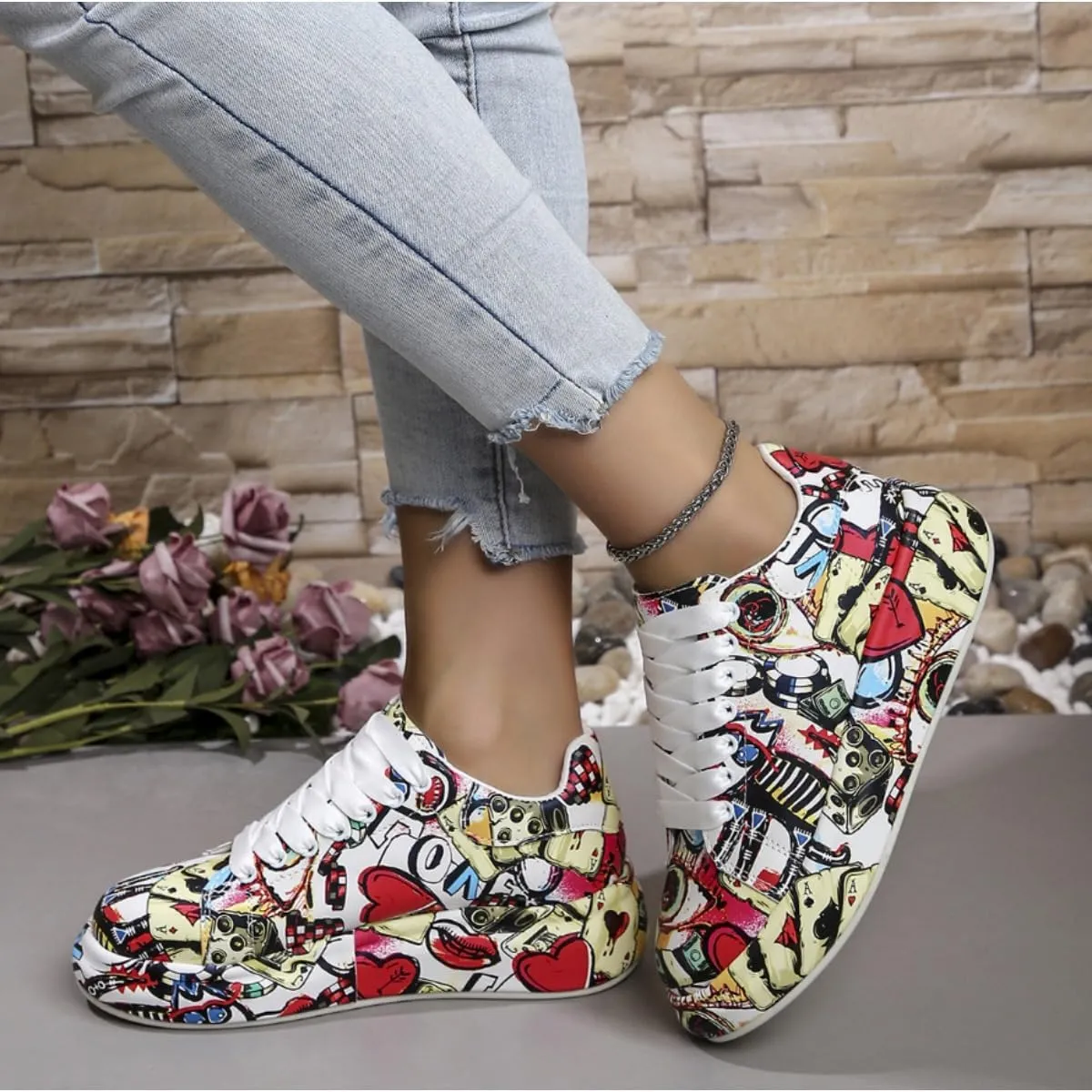 Trendy Graffiti Print Lace-Up Fashion Sneakers for Women - Comfortable Low Top Walking Shoes with Street Art Design (Black/Green/Red) - Larger Sizes are Available