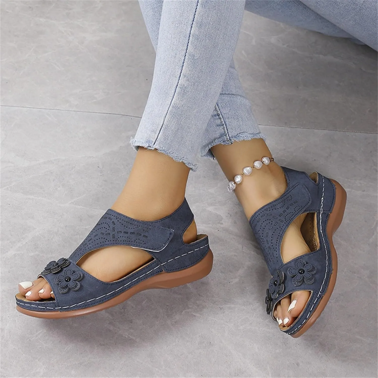 Women Sandals Summer Large Retro Casual Flower Slope Heel Beach Lightweight Fashionable Solid Color Shoes Slides