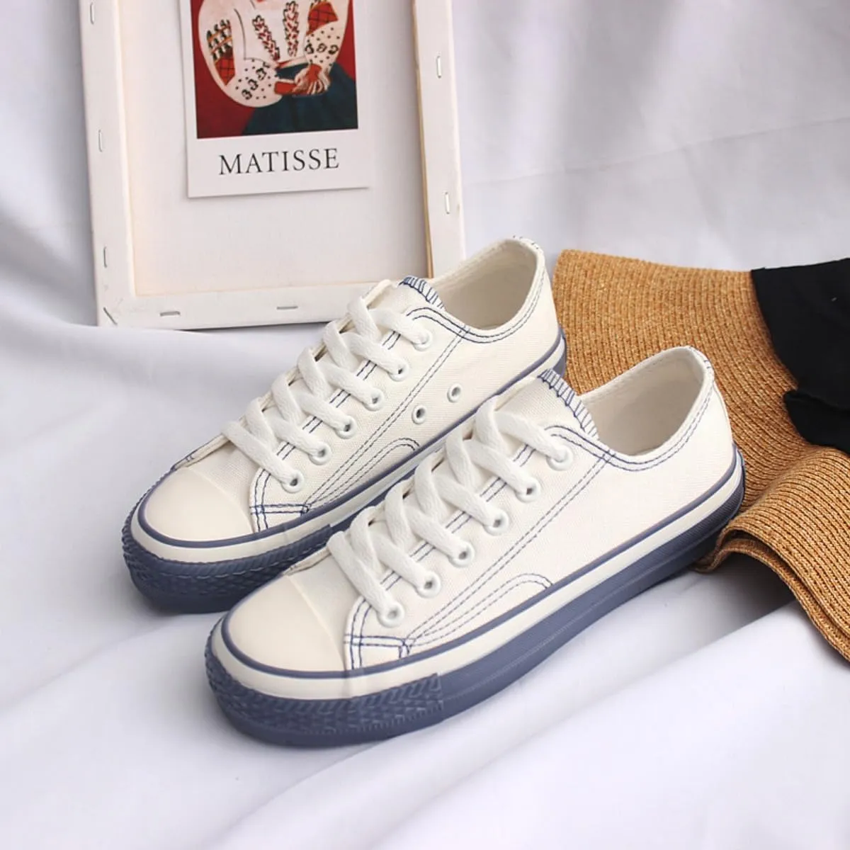 Women's Canvas Daisy Sneakers with Low-Top Casual Skate Shoes Retro Cute Anti-Slip Rubber Sole, Lightweight Walking Shoes for Girl