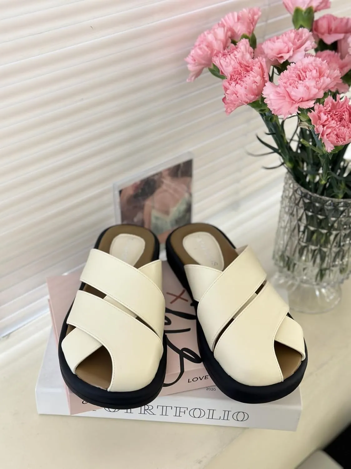Women's Closed Toe Cross Braided Flat Mules Sandals Roman Classic Leather Comfy Slide Sandal Outdoor Non-Slip Casual Walking Shoes
