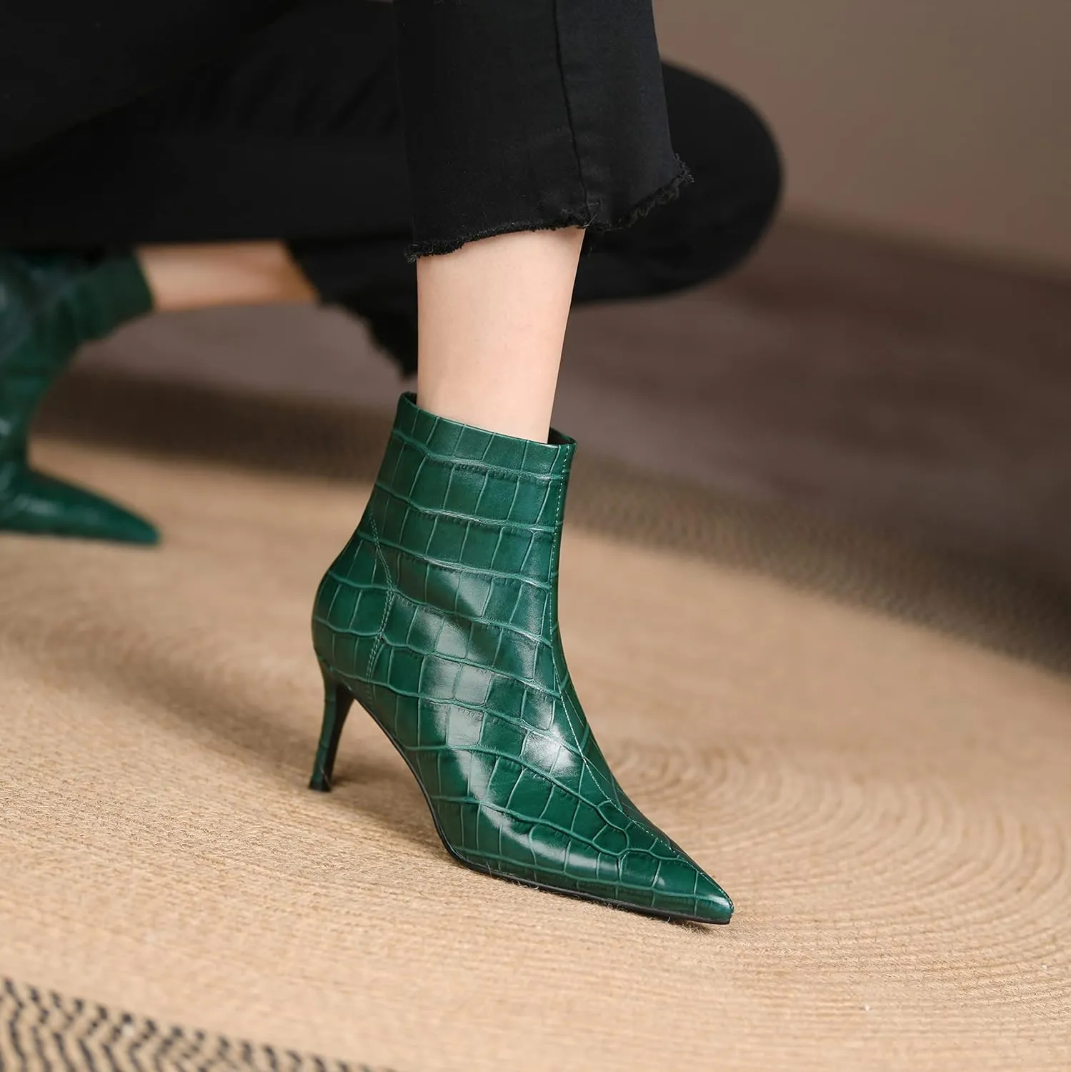 Women's Fashion Pointed Toe Zip Up Dress Kitten Heel Ankle Boots
