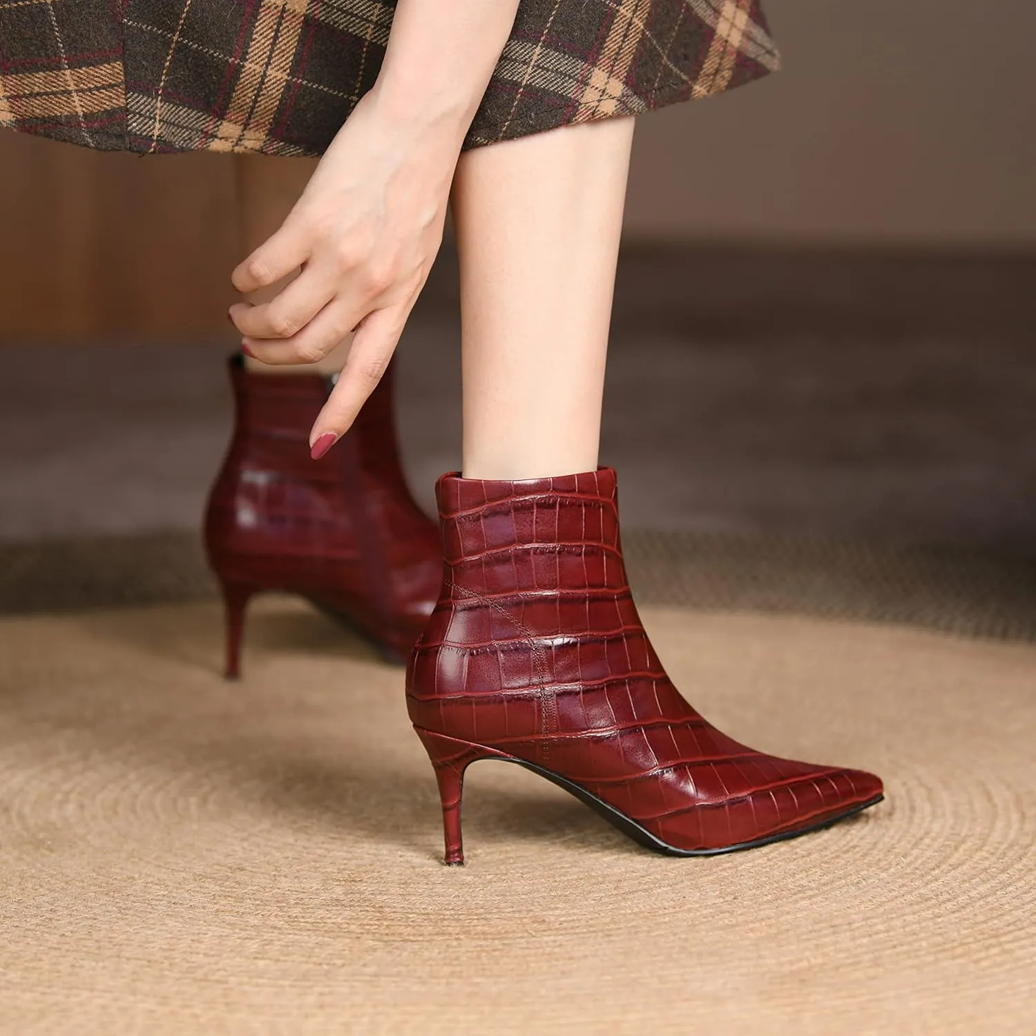 Women's Fashion Pointed Toe Zip Up Dress Kitten Heel Ankle Boots