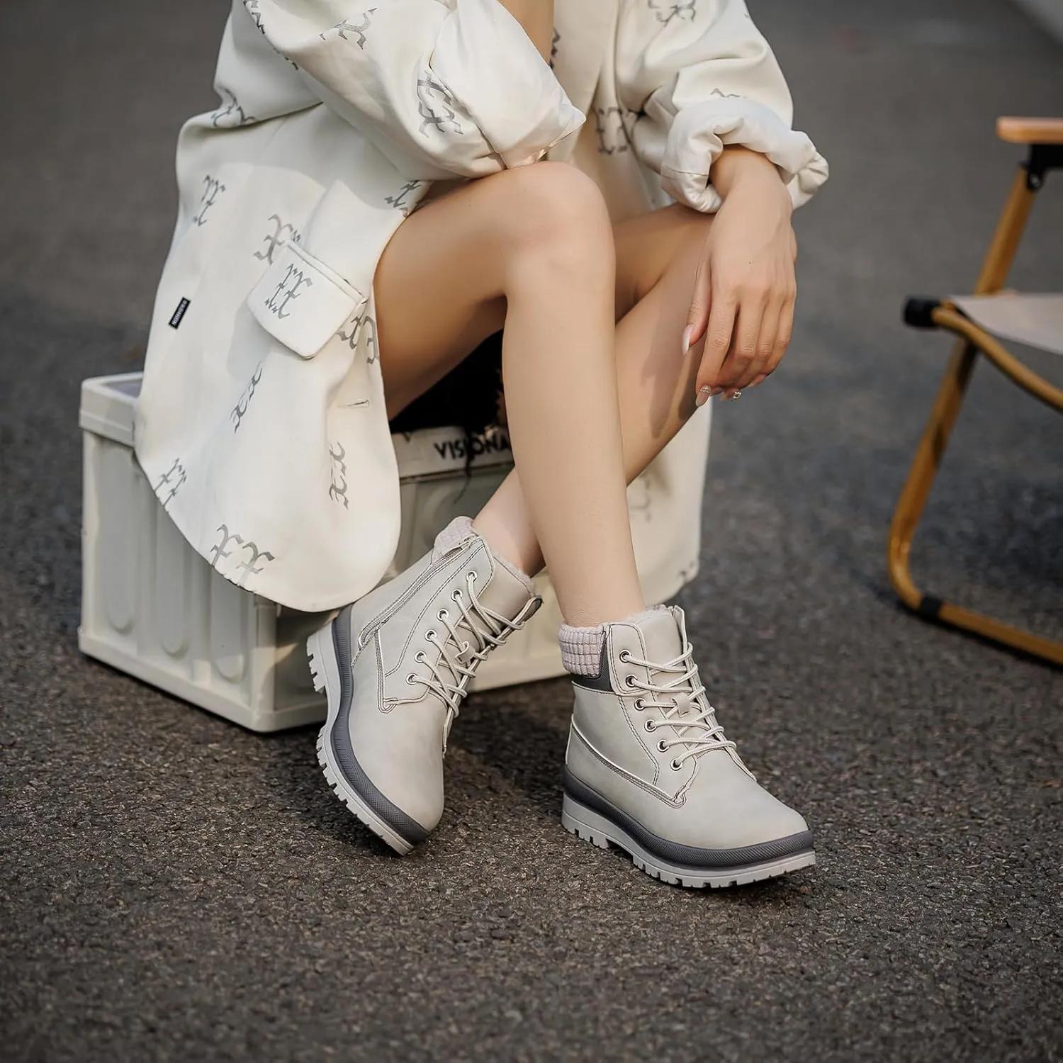 Womens White Winter Snow Boots Combat Boots for women Waterproof Fur Lined Ankle Booties Non Slip Fuzzy Warm Platform Boots Lace Up Hiking boots with Zipper